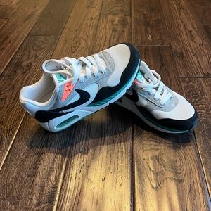 Women’s Nike Air Max Correlate